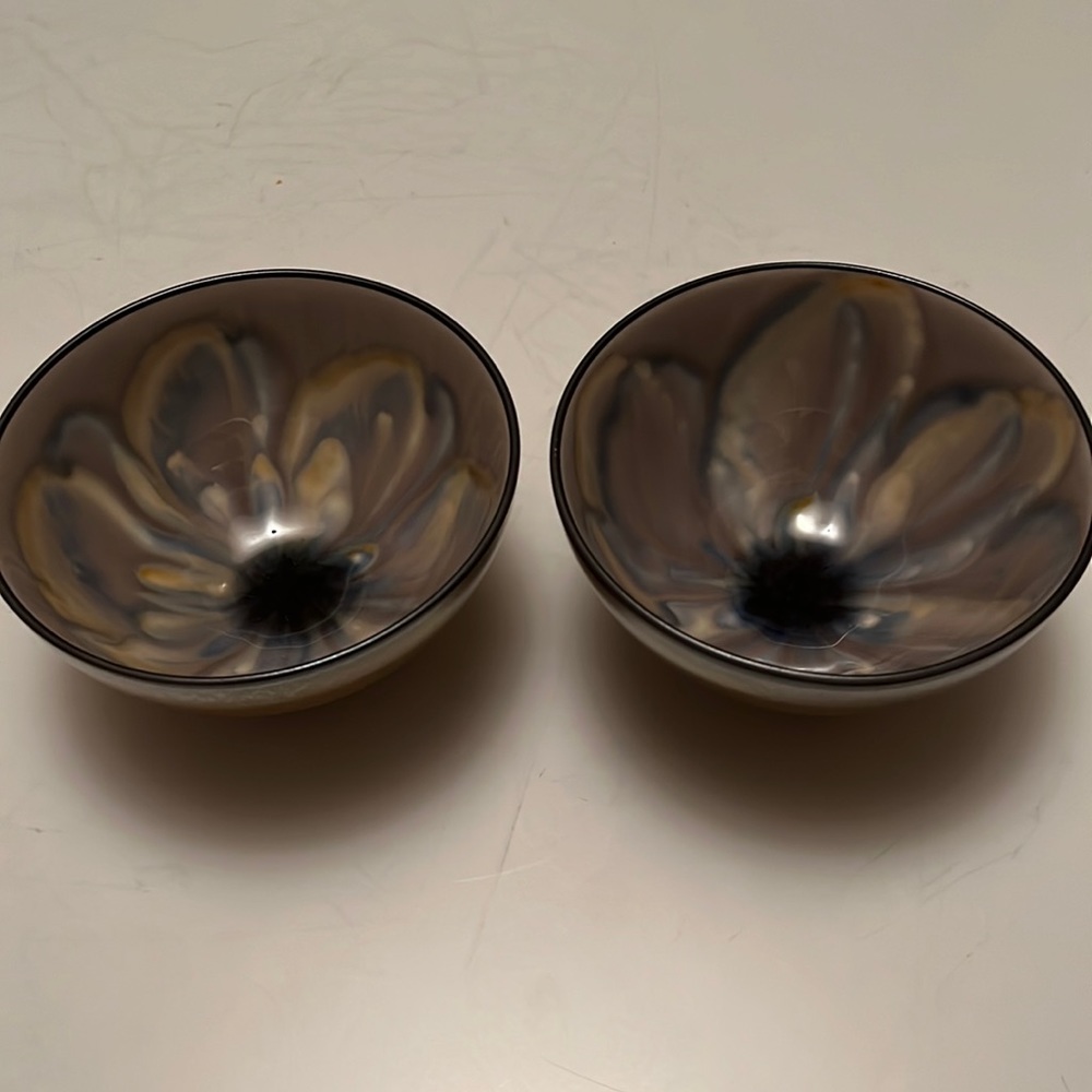 Set of two small dipping bowls